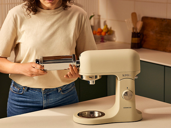 Kenwood kMix KMX751ACR Crème product in gebruik