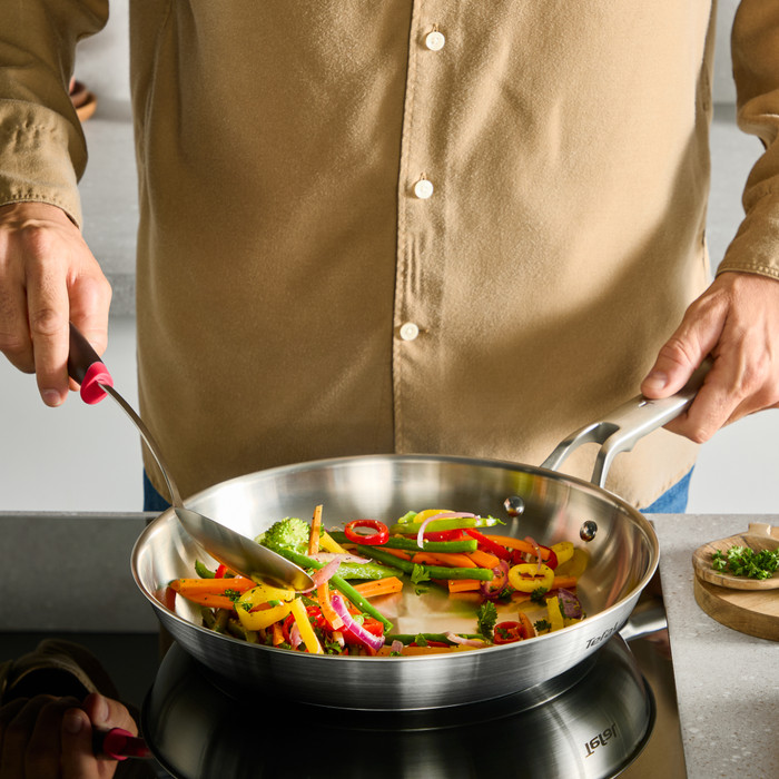 Tefal Extreme koekenpannenset 24/28 cm product in gebruik