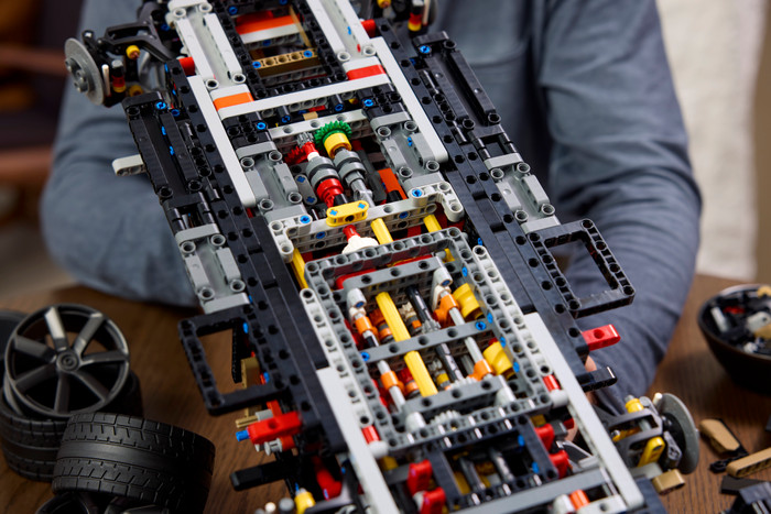 LEGO Technic Koenigsegg Sadair's Spear Megacar 42232 product in gebruik