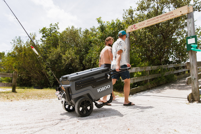 Igloo Trailmate 70QT Journey Cooler product in use