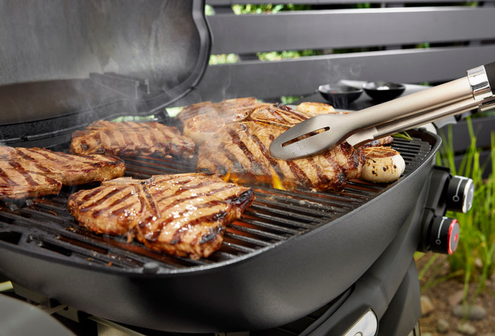 Weber Q 3200N met Onderstel product in gebruik