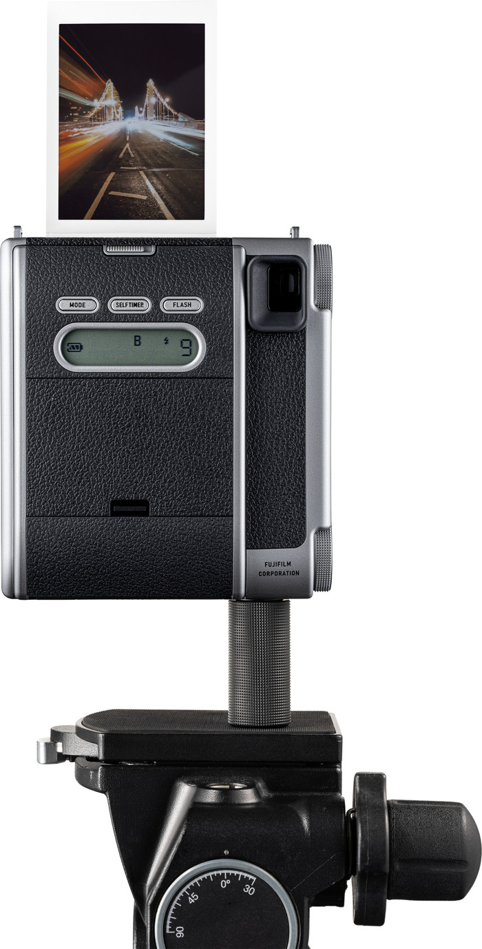 Fujifilm Instax Mini 99 Zilver product in gebruik