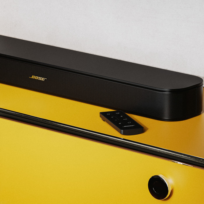 Bose T V Speaker (2nd Gen) product in gebruik