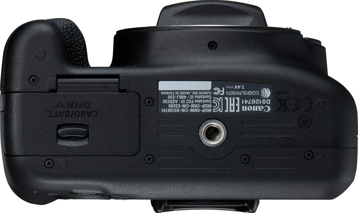 Canon EOS 2000D + 18-55mm f/3.5-5.6 DC III + Tas + 16GB Geheugenkaart null