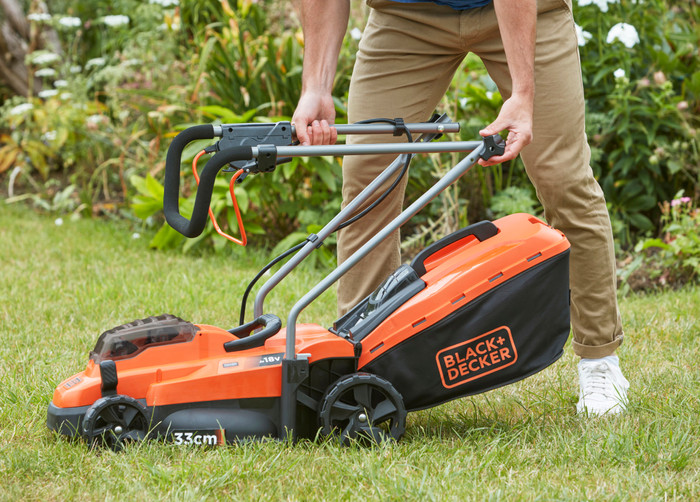 BLACK+DECKER BCMW33184L2 detail