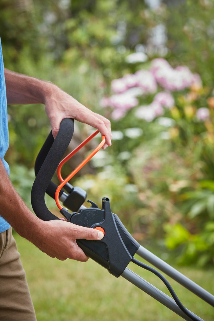 BLACK+DECKER BCMW33184L2 detail