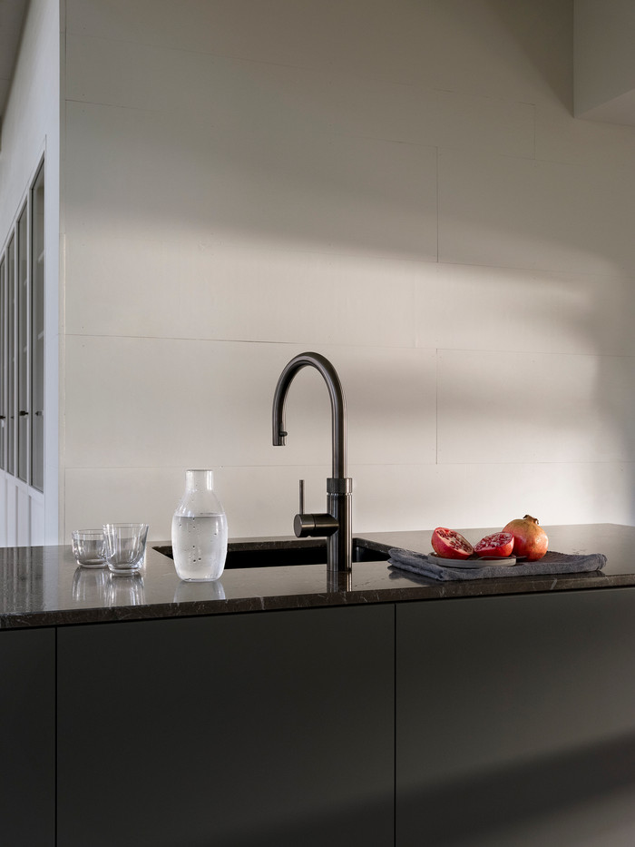 Quooker Flex Round Gunmetal product in use