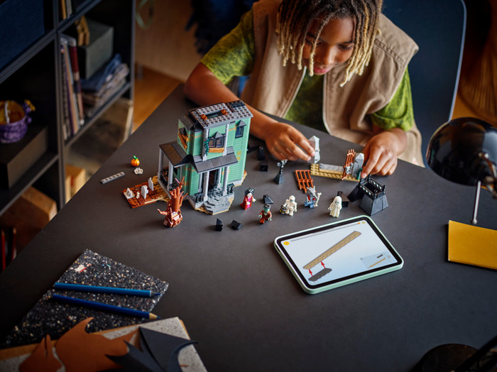 LEGO Creator 3-in-1 Haunted Mansion 31167 product in use