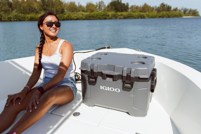 Igloo Trailmate 50QT Carbonite Cooler product in use