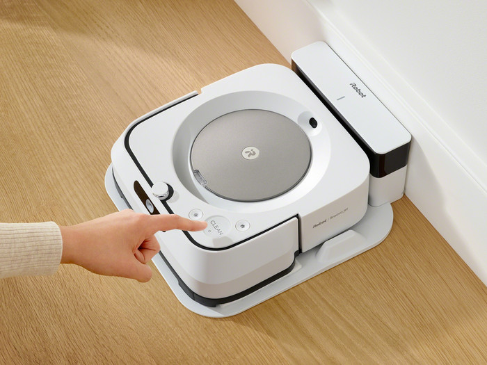 iRobot Braava M6138 product in use