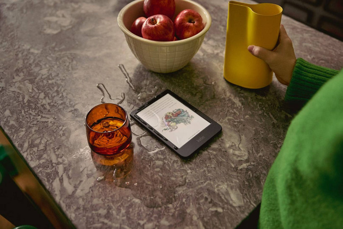 Kobo Clara Colour Wit + BlueBuilt Book Case Zwart