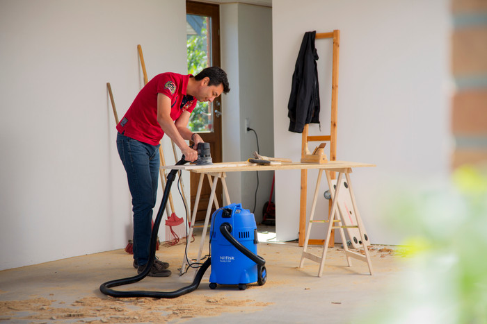 Nilfisk Buddy II 18 T + Nilfisk Vacuum Cleaner Bags for Buddy II (4x) product in use