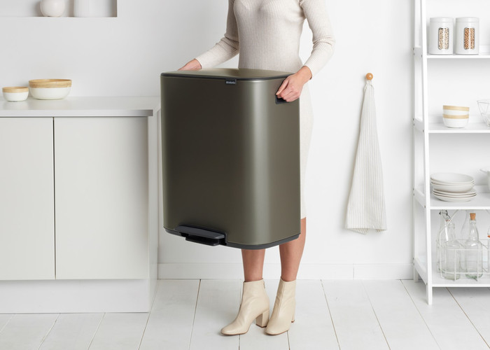 Brabantia Bo Pedal Bin 60L Platinum product in use