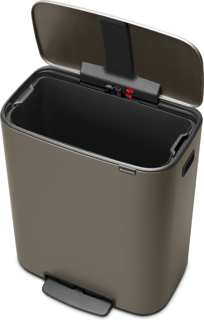 Brabantia Bo Pedal Bin 60L Platinum detail
