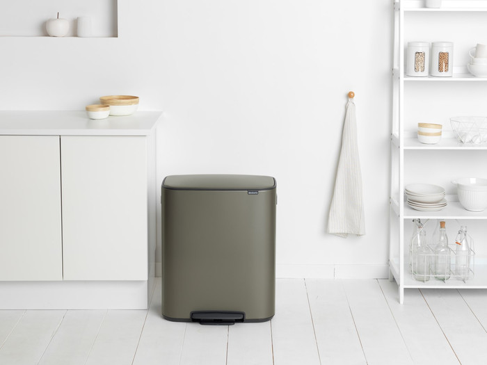 Brabantia Bo Pedal Bin 60L Platinum product in use