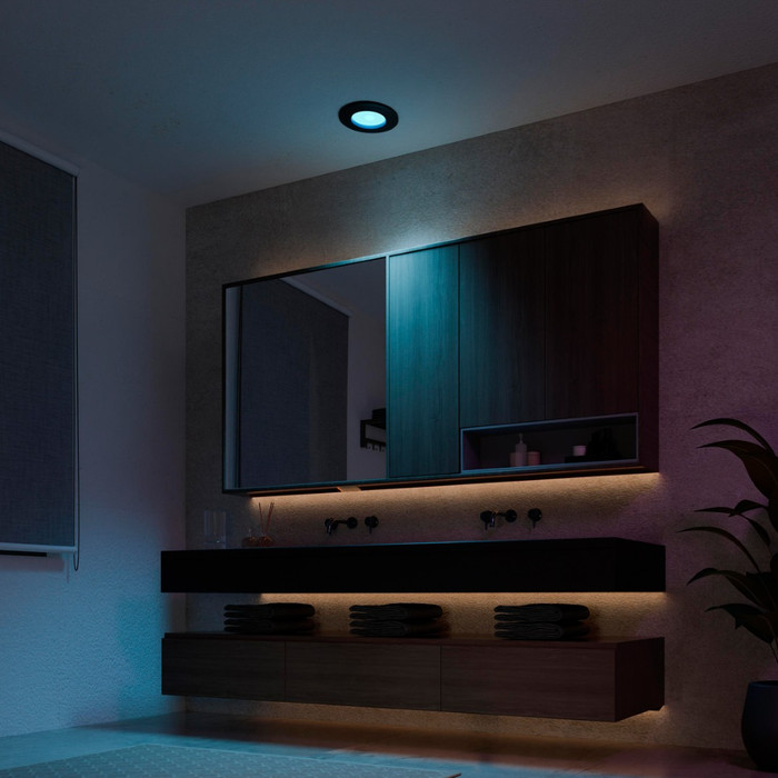 Philips Hue Inbouwspot Slim - White and Color - 170mm - Zwart product in gebruik