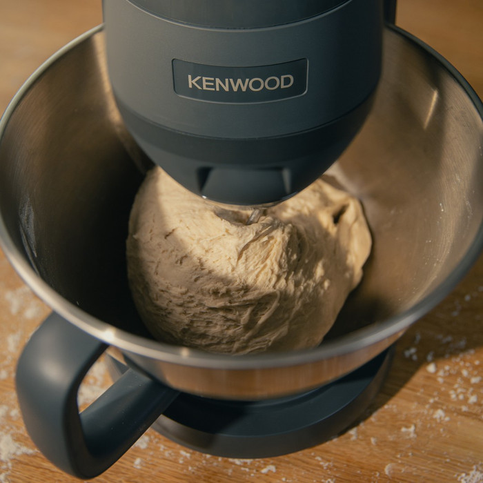 Kenwood Multitasker KHC30.050GY product in gebruik