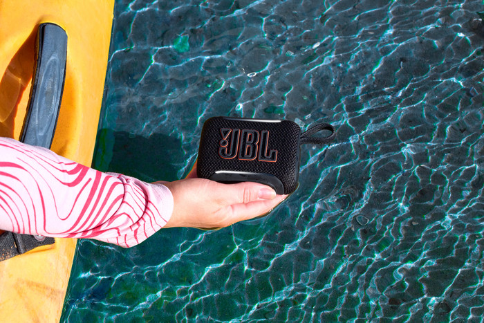 JBL Go 5 Zwart product in gebruik