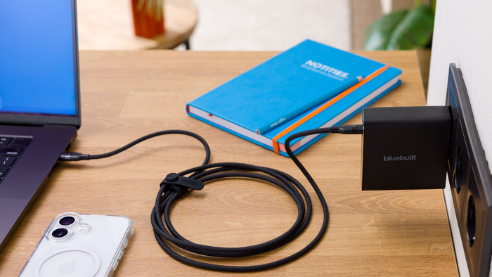 BlueBuilt 140W GaN Usb C Oplader Zwart product in gebruik