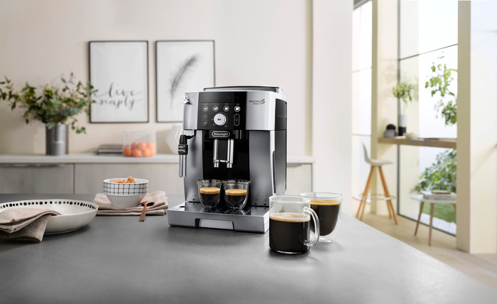 De'Longhi Magnifica S Smart ECAM 250.23.SB product in use