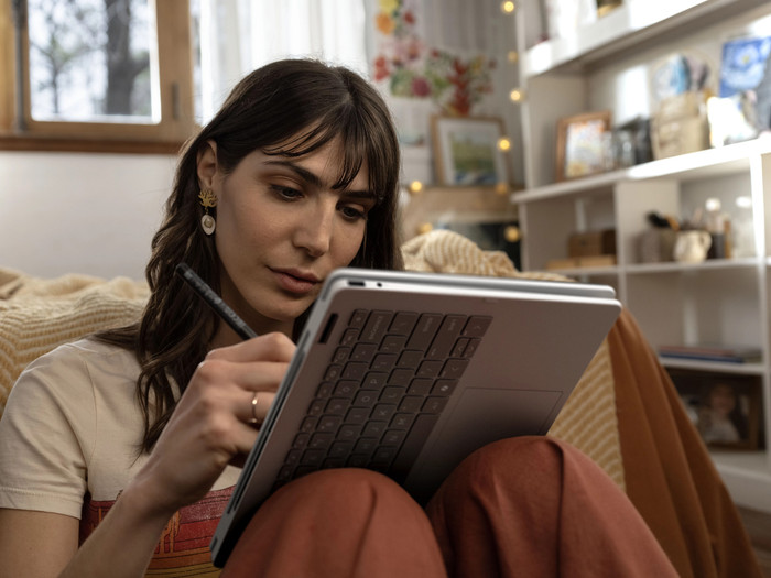 HP OmniBook 5 Flip 14-fp0970ndx product in use