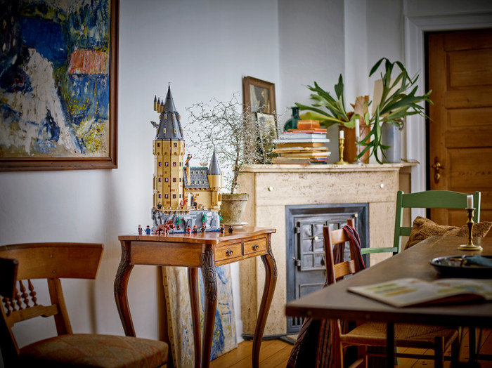 LEGO Harry Potter Kasteel Zweinstein: de Hoofdtoren 76454 product in gebruik