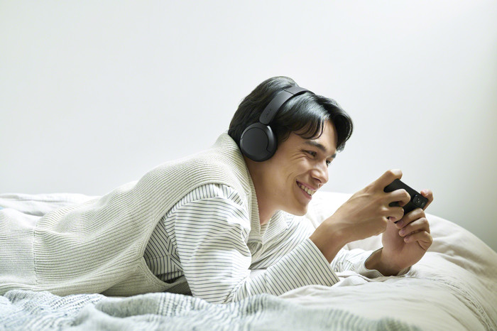 Sony WH-CH535 Black product in use