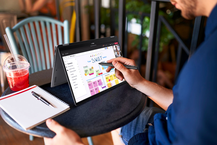 ASUS Vivobook 16 Flip OLED Copilot+ PC TP3607SA-SI099W Azerty product in gebruik