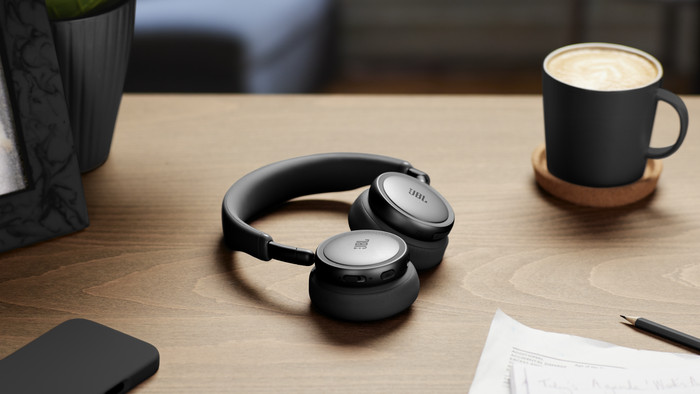 JBL Live 680NC Noir produit à l'usage