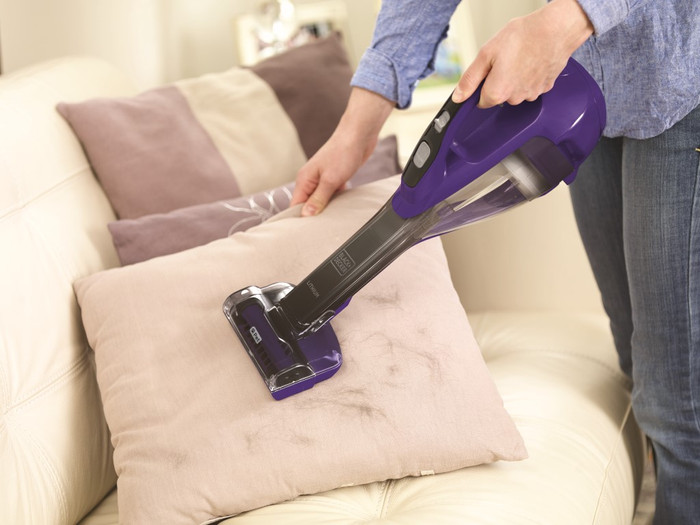 BLACK+DECKER DVA325JP07-QW product in use