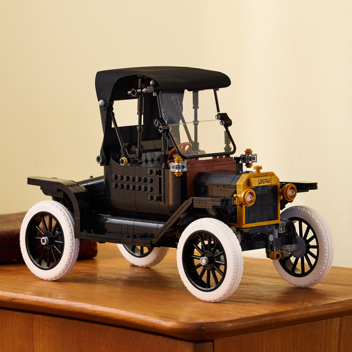 LEGO Icons Ford Model T 11376 product in gebruik