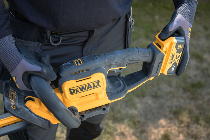 DeWalt DCMHT564N-XJ (zonder accu) product in gebruik