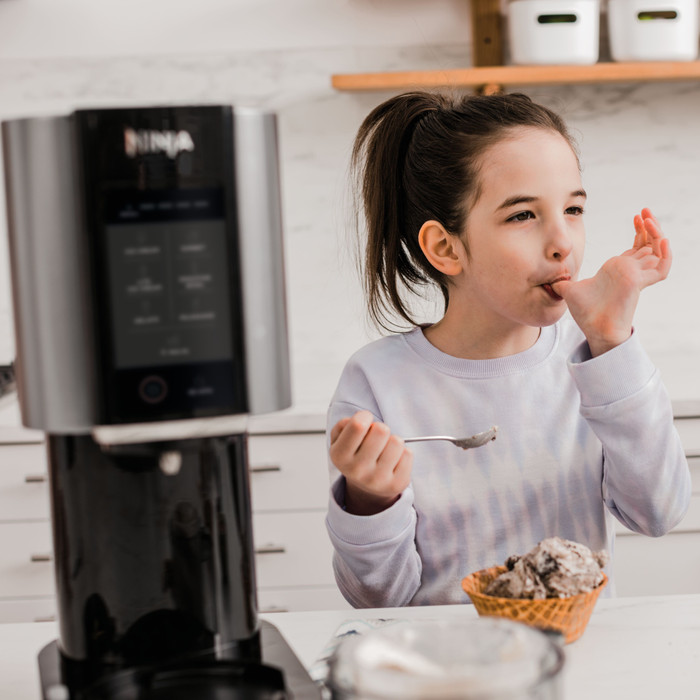 Ninja CREAMi 7-in-1 IJsmachine NC302EU product in gebruik