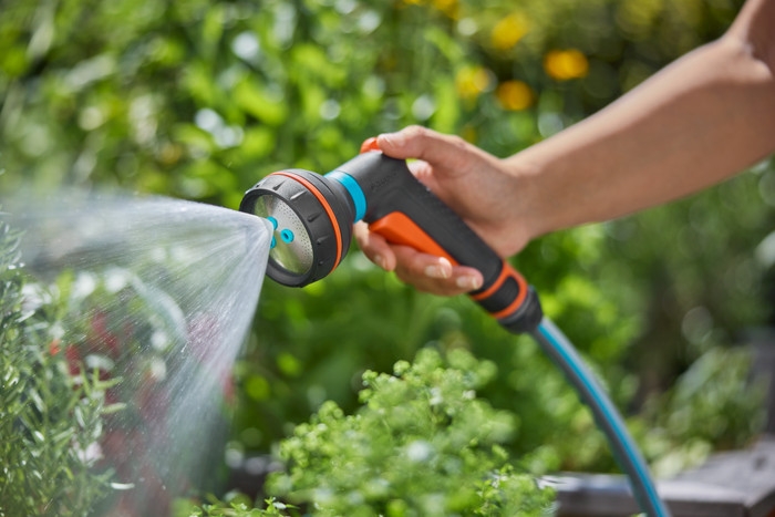 Gardena Classic Multifunctionele Broes product in gebruik