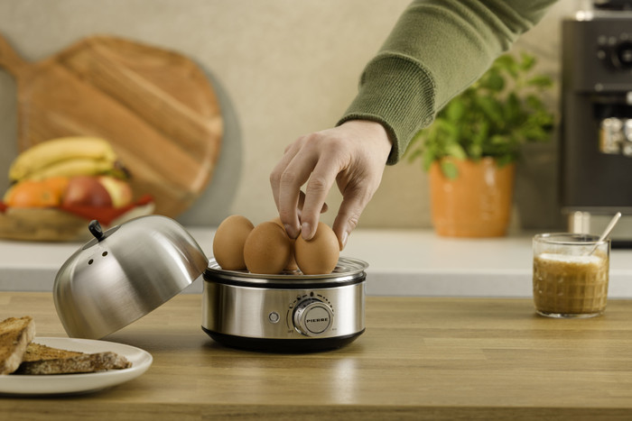 Pierre Egg Cooker PEC5000 product in use