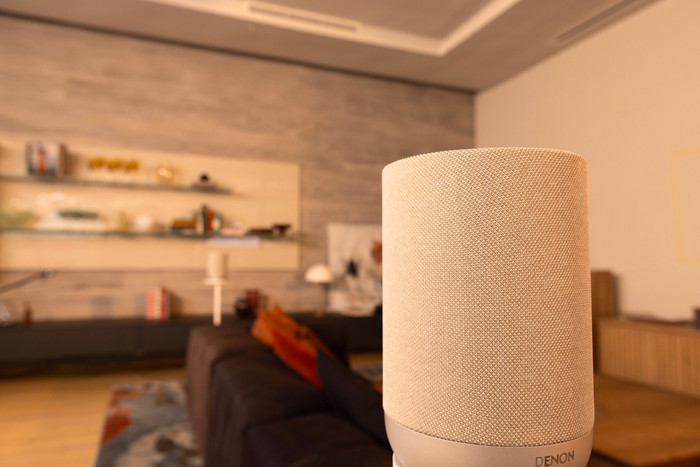 Denon Home 200 Zilver product in gebruik