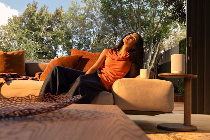 Denon Home 200 Zilver product in gebruik