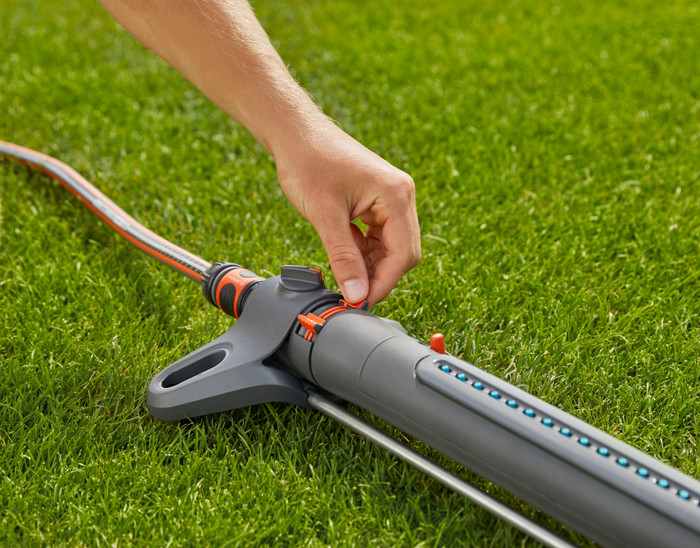 Gardena Comfort FLEX 50m Large Sproeierpakket product in gebruik