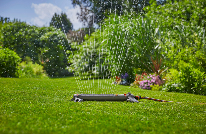 Gardena Comfort FLEX 50m Large Sproeierpakket product in gebruik