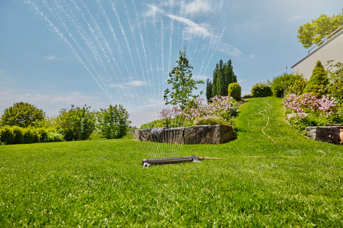 Gardena Comfort FLEX 50m Large Sproeierpakket product in gebruik