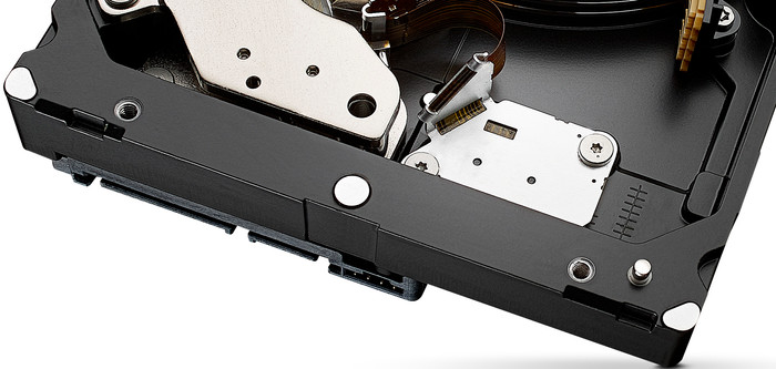 Ubiquiti UniFi Dream Machine Pro + Seagate Skyhawk 6 To HDD détail