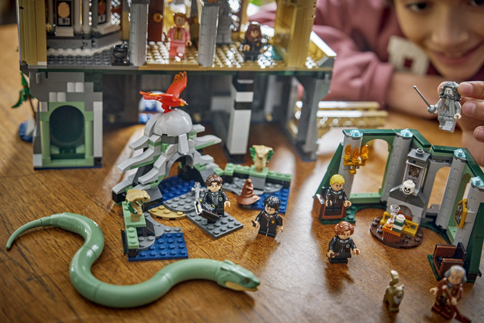 LEGO Harry Potter Kasteel Zweinstein: Oostvleugel 76473 product in gebruik