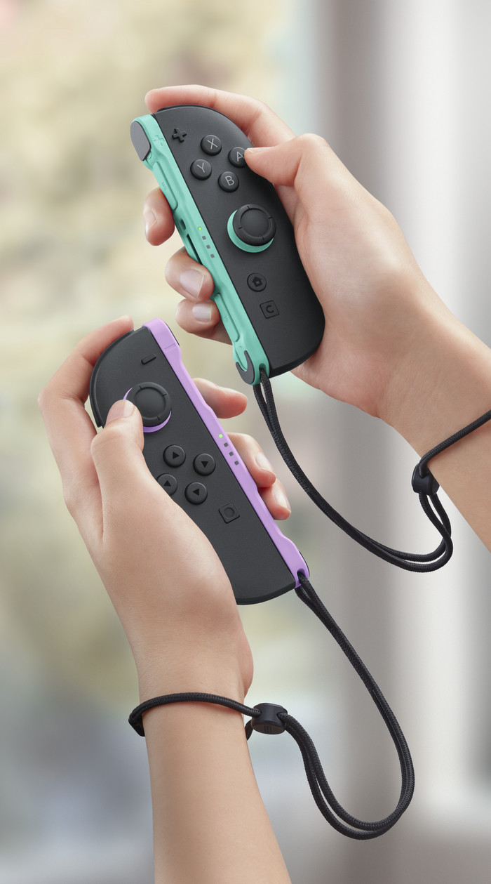 Nintendo Switch 2 Joy-Con set Paars/Groen product in gebruik