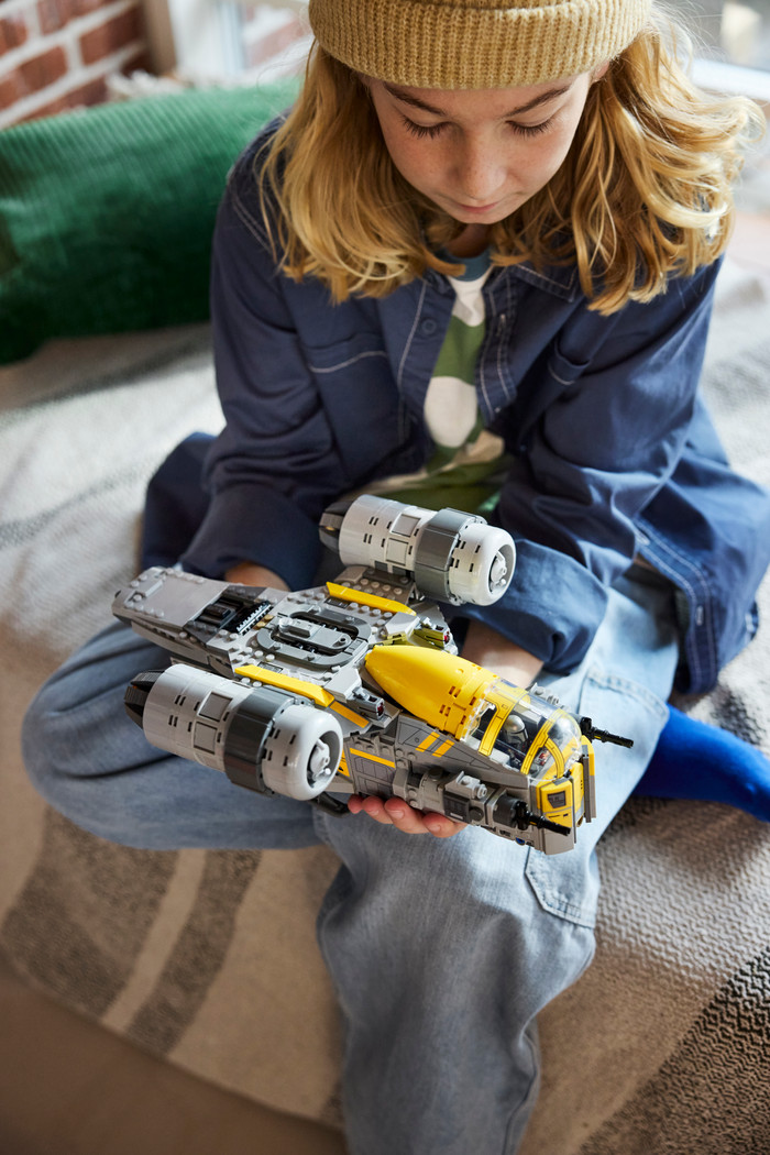 LEGO Star Wars De Razor Crest 75447 product in gebruik