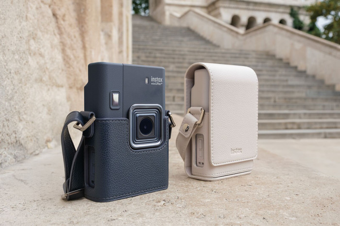 Fujifilm Instax Mini LiPlay+ Sand Beige product in gebruik