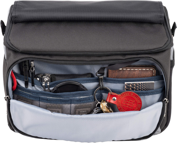 Think Tank Mirrorless Mover 30 V2 Cool Grey binnenkant