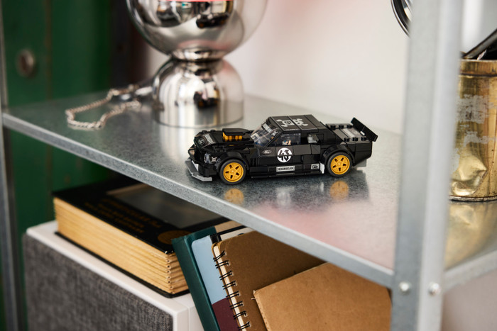 LEGO Speed Champions Ken Block's '65 Ford Mustang Hoonicorn V1 77262 product in gebruik