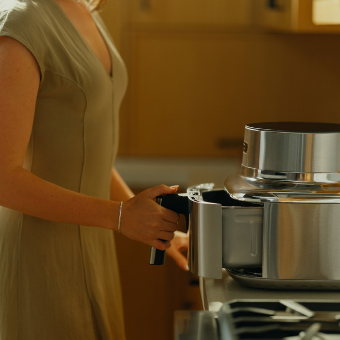COSORI Iconic Single 6.2L Stainless Steel product in use
