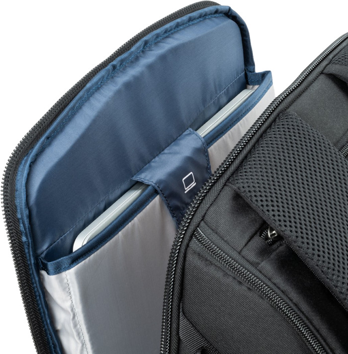 Think Tank DarkLight Backpack 20L Zwart voorkant