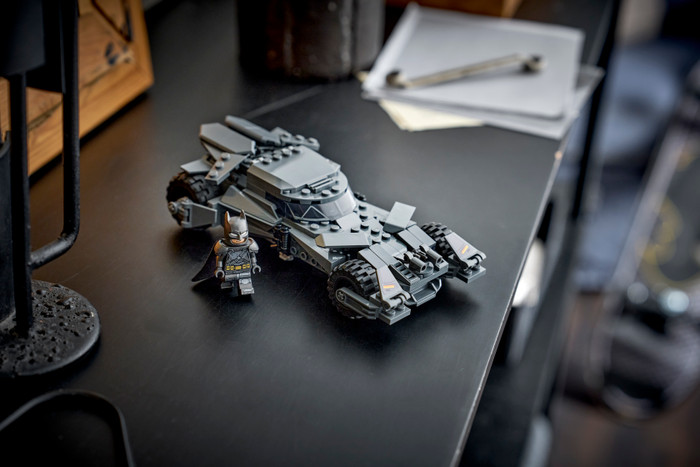 LEGO DC Batman v Superman Batmobile 76331 product in gebruik
